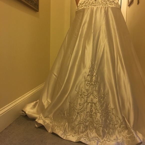 2 Be Brides Wedding Dress - Picture 2 of 6